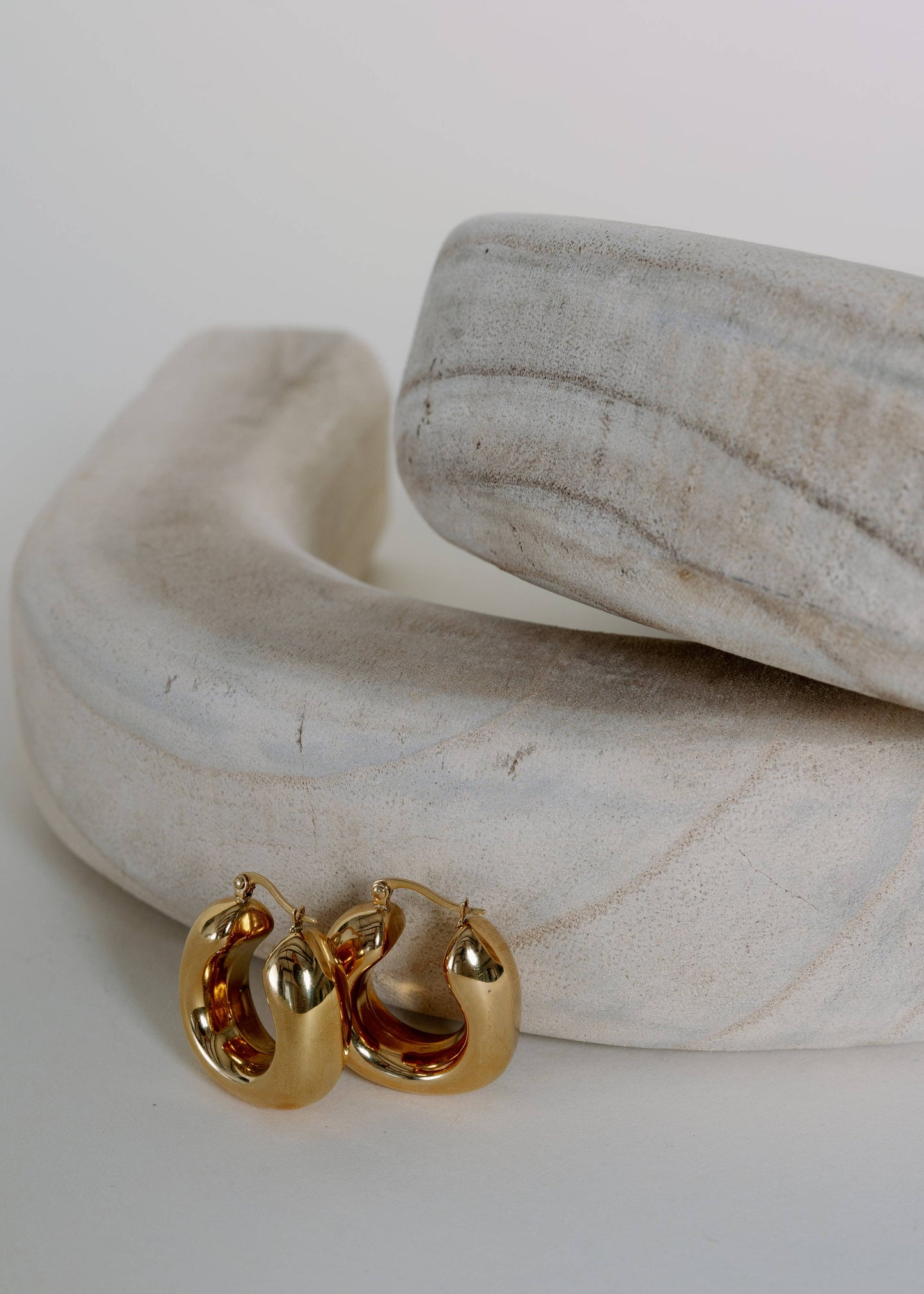 Chunky Oval Hoops — Gold