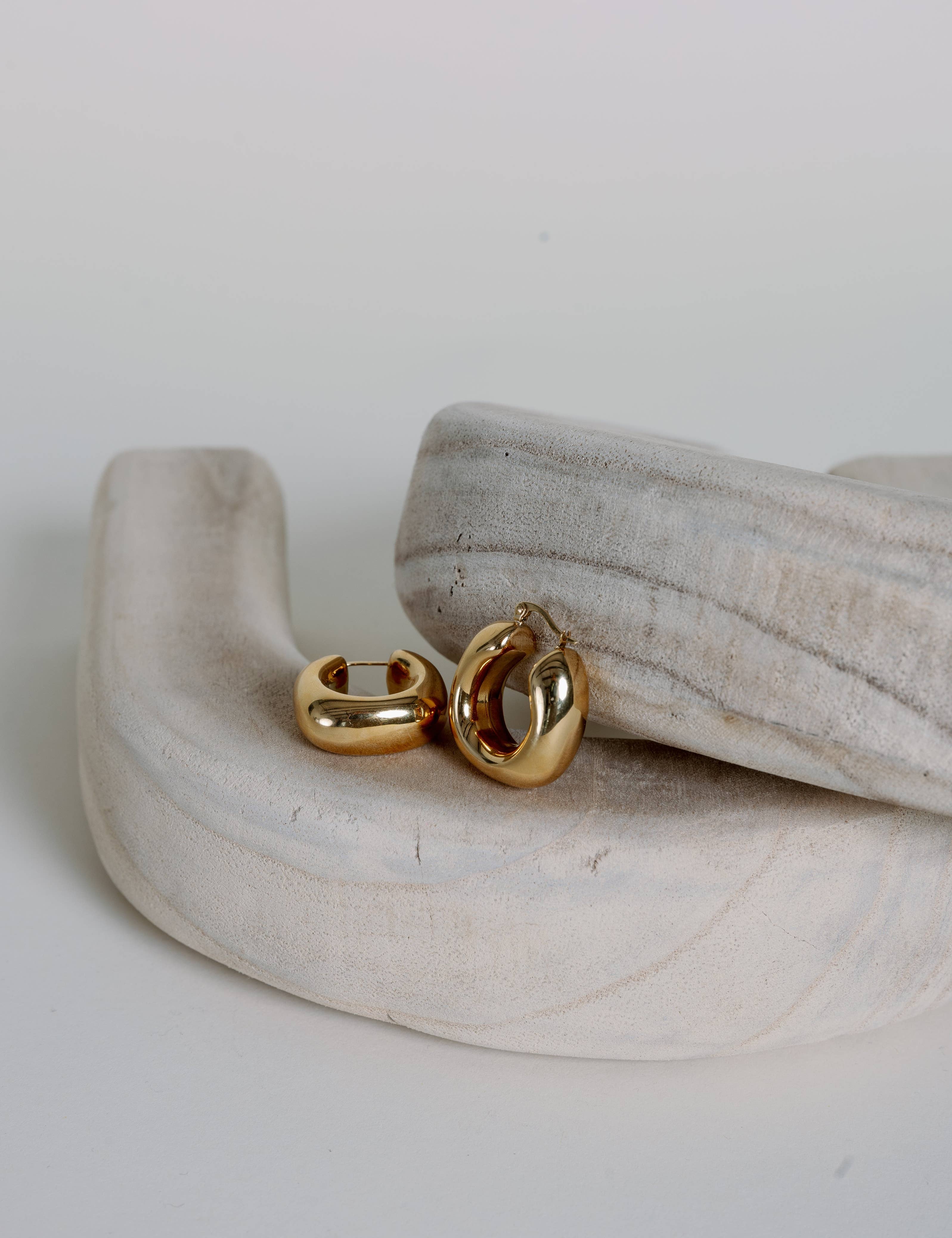 Chunky Oval Hoops — Gold