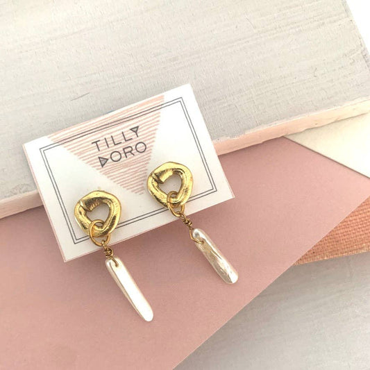 Ouro Studs with Biwa Pearl