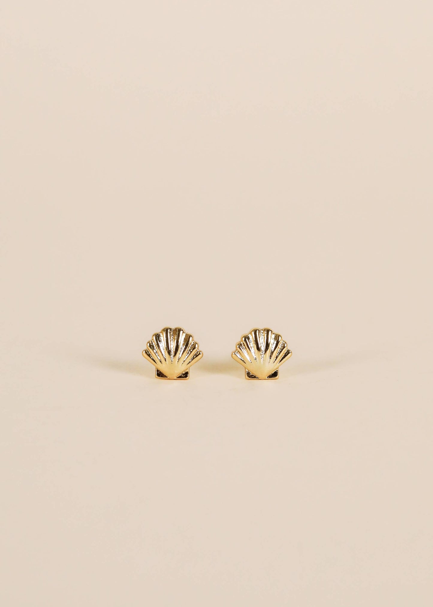 Shoreline Seashell Studs – Gold