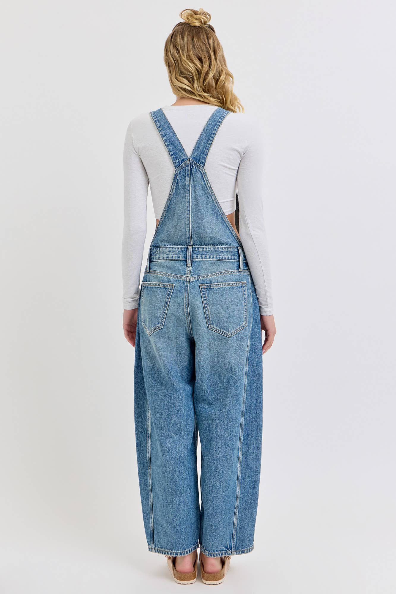 barrel overalls, free people overalls dupe, barrel jeans, overalls for women, cute overalls, boho overalls, cotton overalls, farmers market outfit, brewery outfit, casual outfit