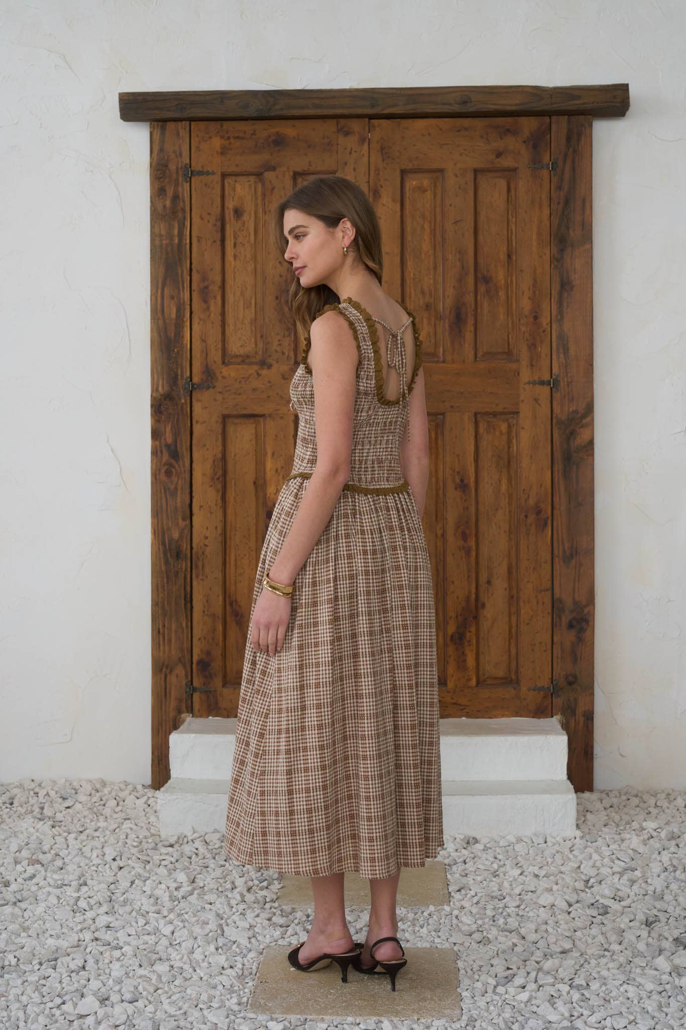 women's brown plaid dress, brown plaid midi dress, brown and cream plaid dress, plaid fall dress, cotton linen midi dress, linen blend fall dress, smocked bodice midi dress, sweetheart neckline dress, western plaid dress, western midi dress, cowgirl fall dress, ranch style dress women, prairie style dress, fall dress with cowboy boots, women's western fall outfit, western women's clothing, western boutique dress, country fall outfit women, women's fall midi dress, brown fall dress, women's boutique fall 