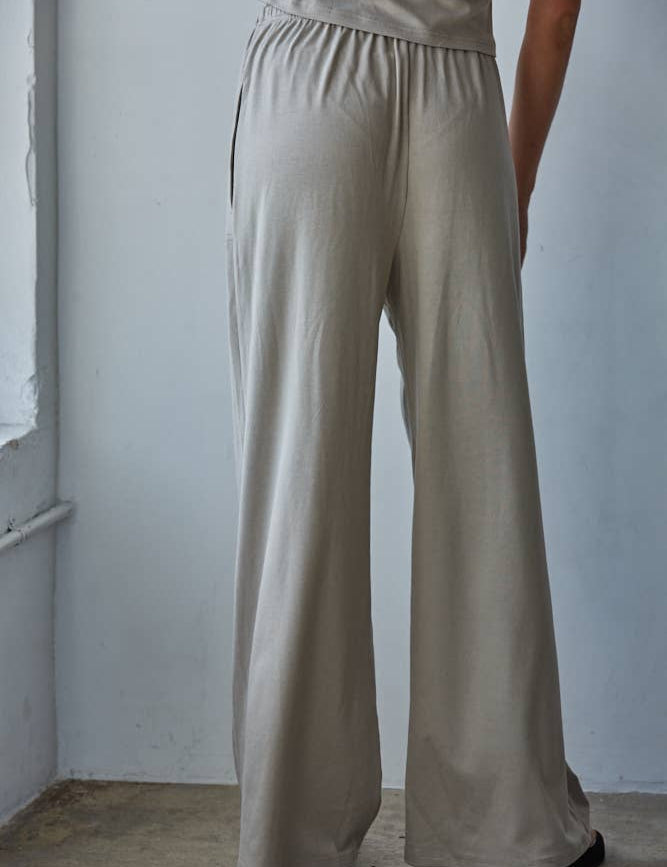 wide leg lounge pants women
soft jersey travel pants
viscose lounge pants women
elastic waist wide leg pants
matching lounge set pants
comfortable travel outfit women
soft summer lounge pants
neutral relaxed fit pants women
elevated loungewear women
summer spritz collection pants