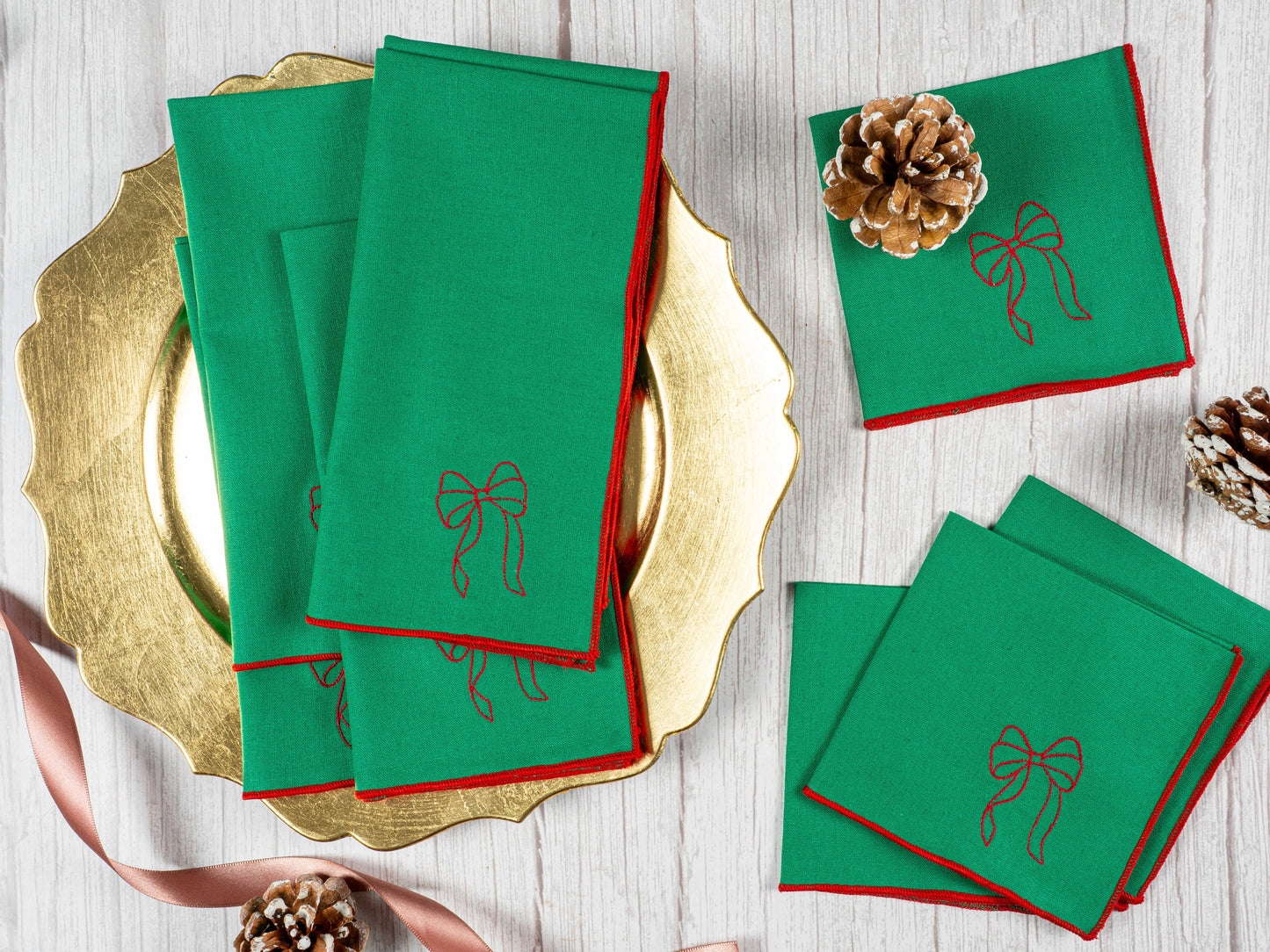 Green Linen Napkins with Red Bow — Set of Four