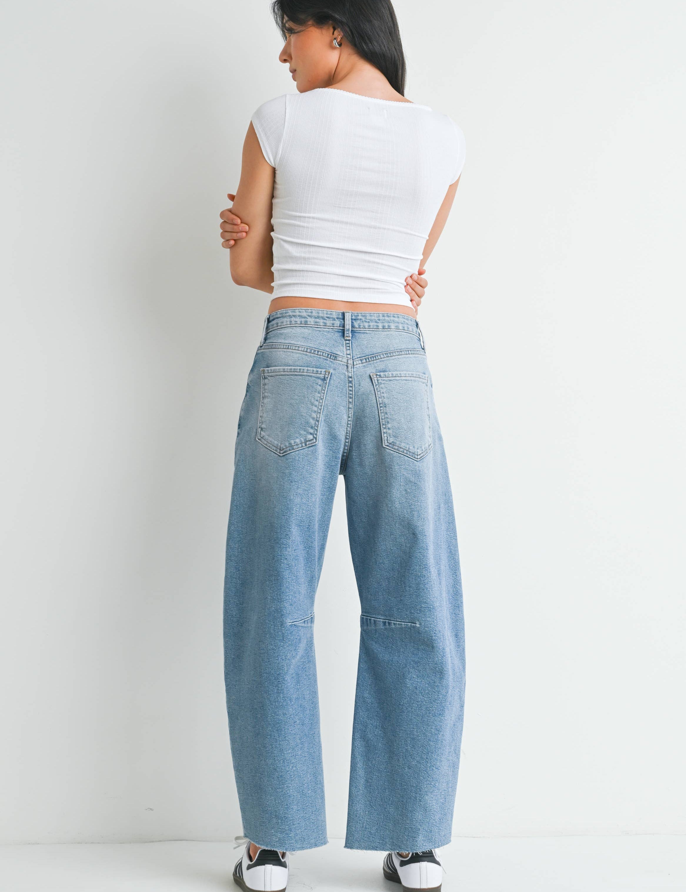 barrel jeans, light jeans, light wash barrel jeans