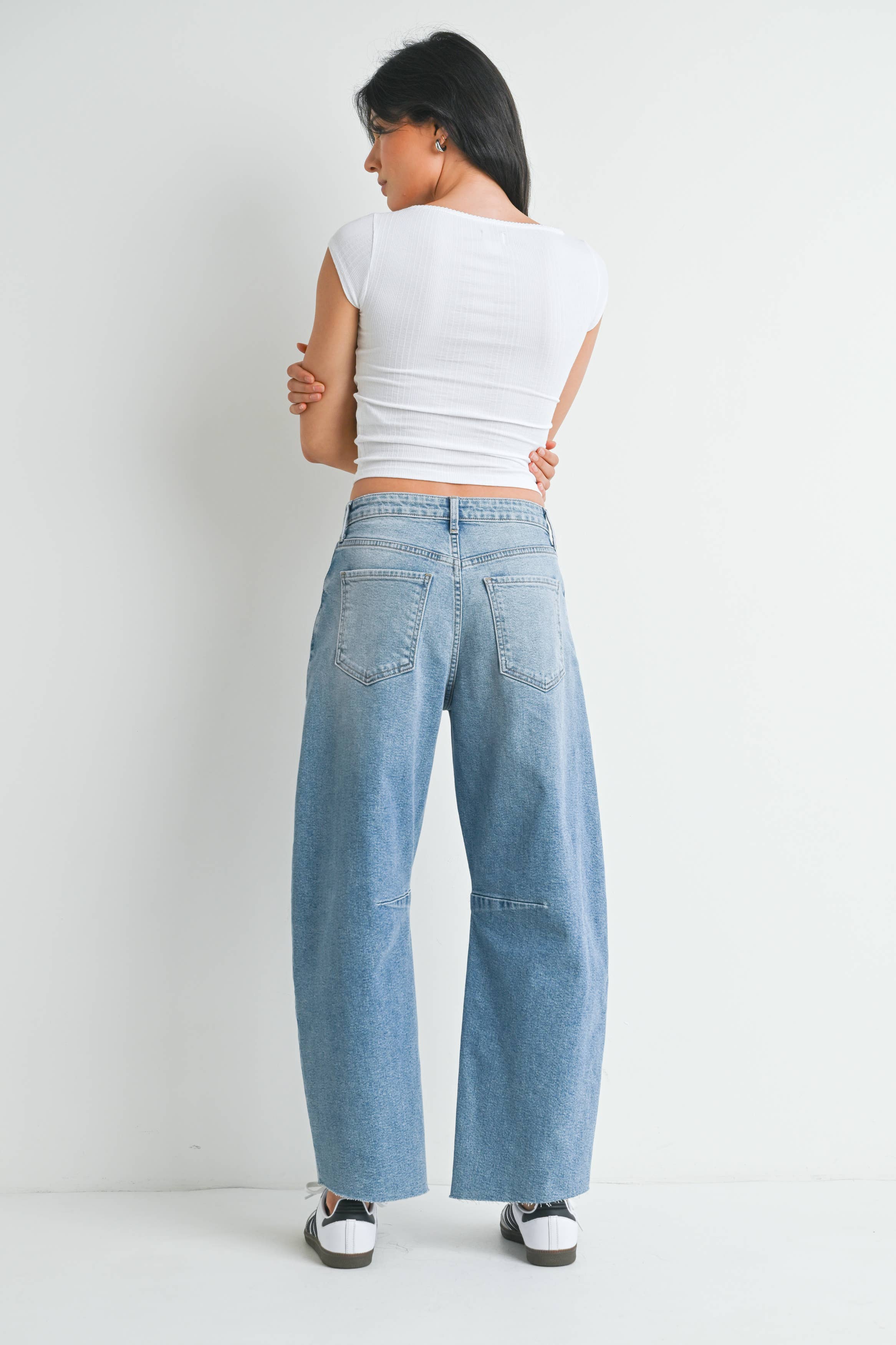 barrel jeans, light jeans, light wash barrel jeans