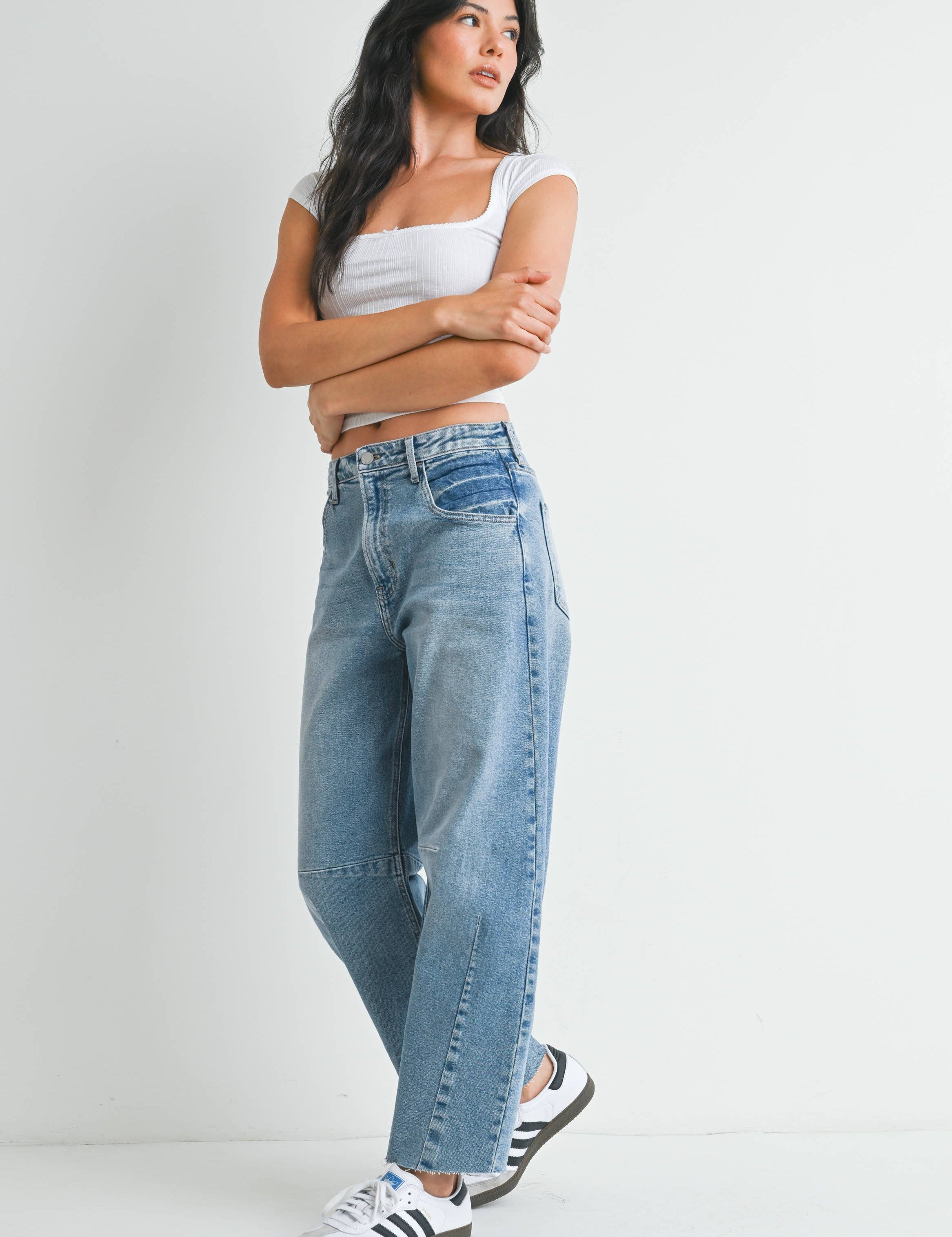 light wash barrel jeans, light wash jeans, barrel jeans, summer jeans