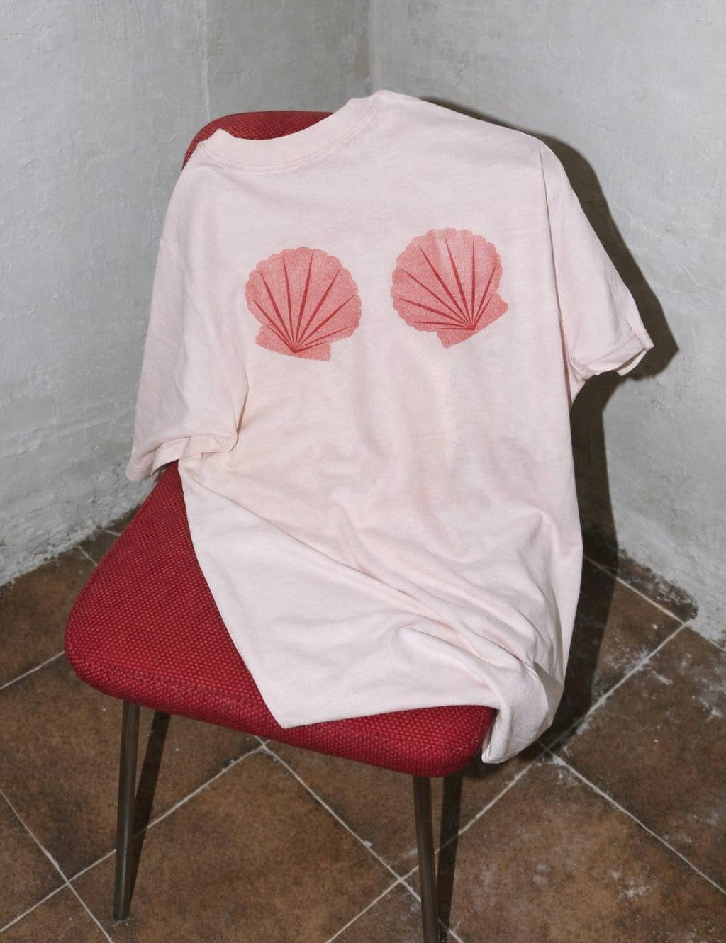 seashell graphic t-shirt
pink shell graphic tee
relaxed fit cotton graphic tee
coastal graphic t-shirt women
outer banks inspired tee
summer casual graphic shirt
light pink cotton t-shirt women
beach inspired graphic tee
casual summer outfit graphic tee
women’s relaxed fit shell shirt
summer spritz collection graphic tee