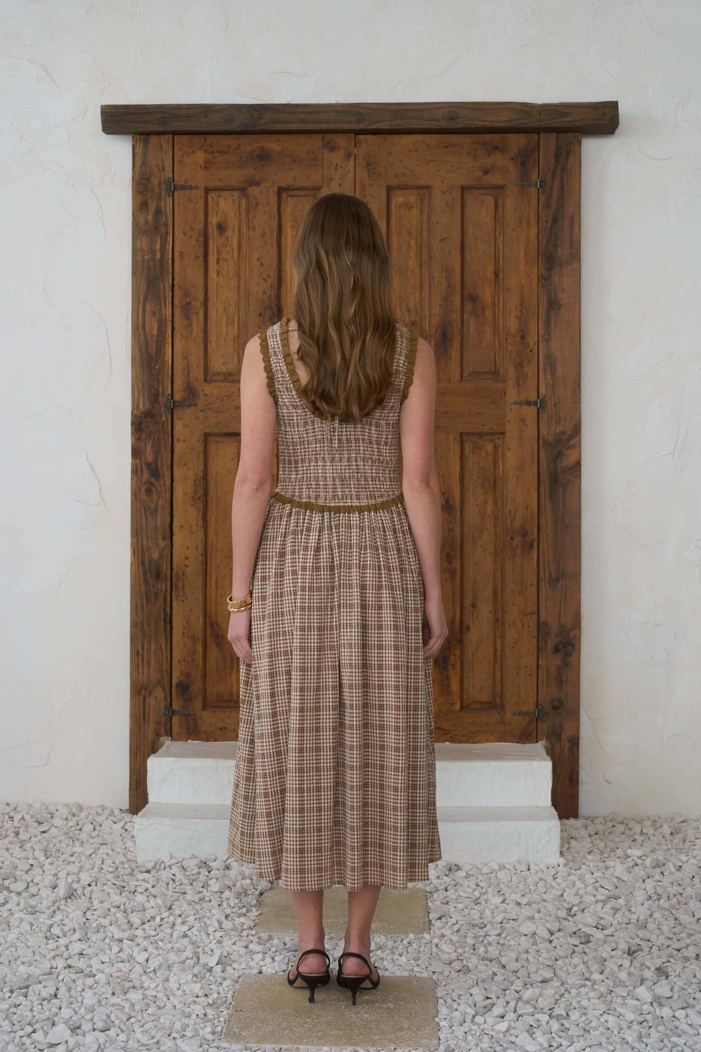 women's brown plaid dress, brown plaid midi dress, brown and cream plaid dress, plaid fall dress, cotton linen midi dress, linen blend fall dress, smocked bodice midi dress, sweetheart neckline dress, western plaid dress, western midi dress, cowgirl fall dress, ranch style dress women, prairie style dress, fall dress with cowboy boots, women's western fall outfit, western women's clothing, western boutique dress, country fall outfit women, women's fall midi dress, brown fall dress, women's boutique fall 