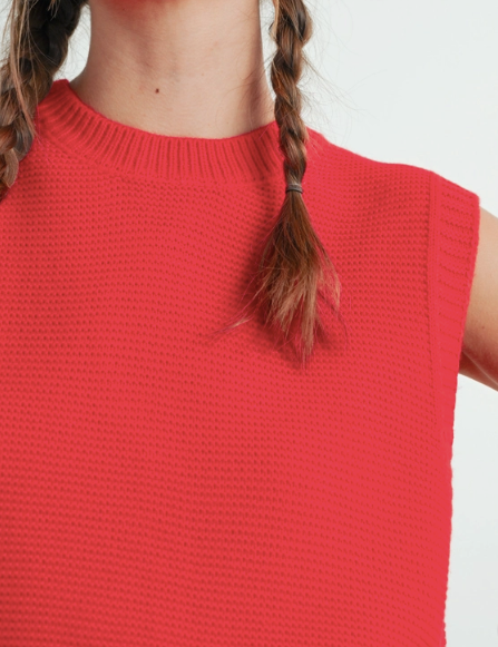 sleeveless red sweater, tie back red sweater vest, fourth of july outfit, mom outfit, casual outfit, johnson city boutique, womens clothing johnson city, where to shop johnson city, east tennessee boutique, unique clothing for women