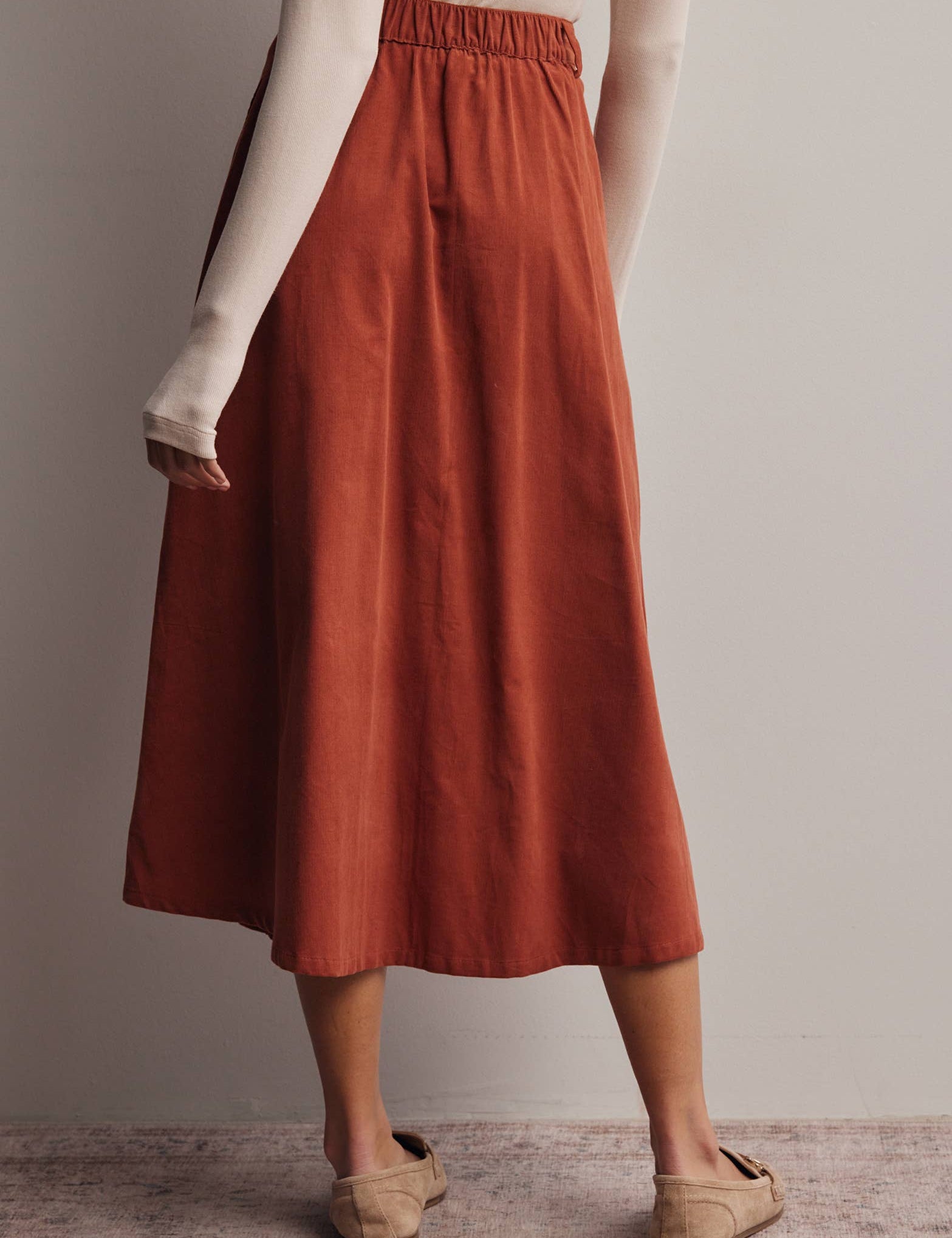 rust corduroy midi skirt, orange corduroy skirt, women’s button front skirt, a-line midi skirt, high waisted corduroy skirt, fall midi skirt, pleated midi skirt, women’s fall skirt, corduroy skirt with pockets, thanksgiving outfit skirt, western midi skirt, boutique fall skirt
