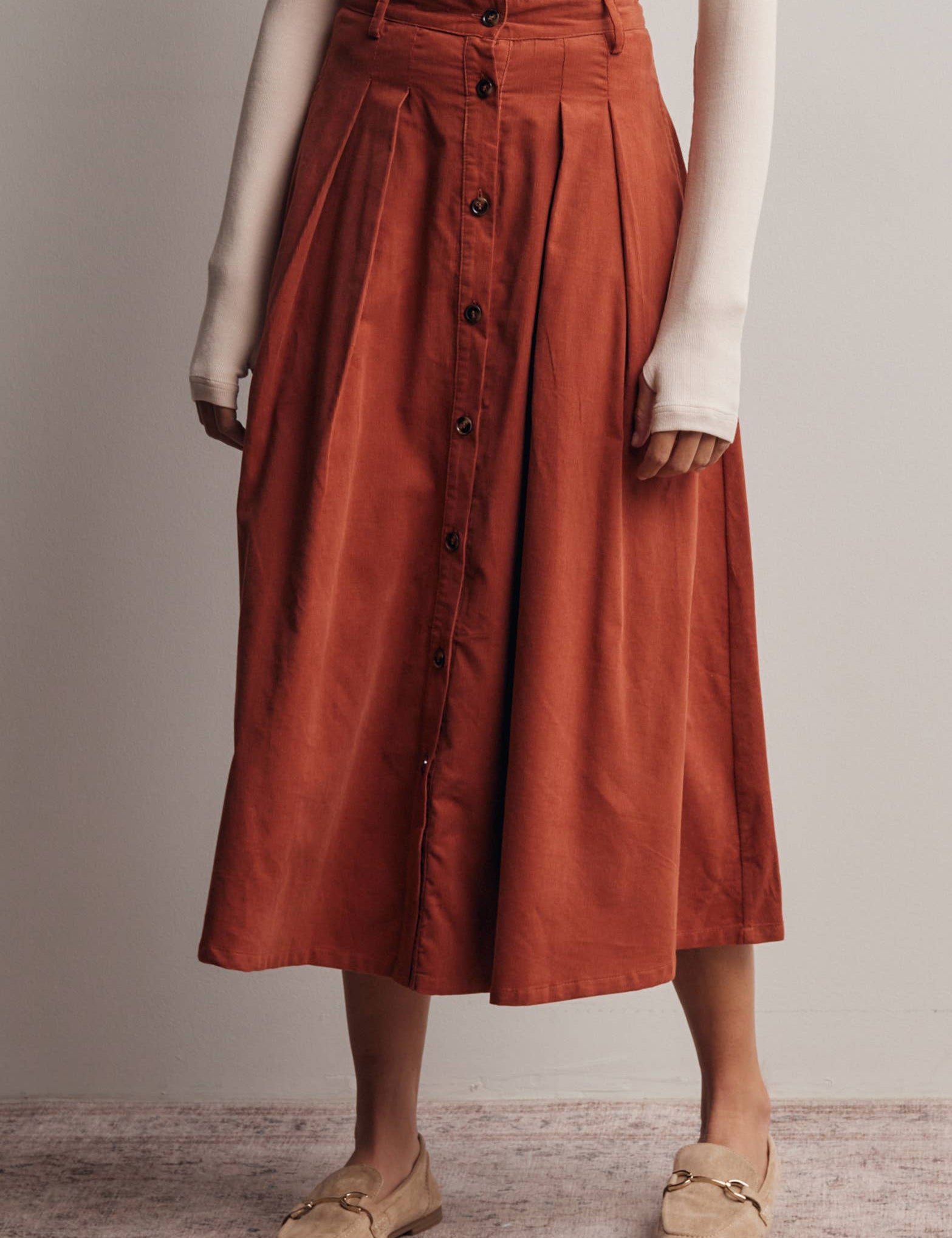rust corduroy midi skirt, orange corduroy skirt, women’s button front skirt, a-line midi skirt, high waisted corduroy skirt, fall midi skirt, pleated midi skirt, women’s fall skirt, corduroy skirt with pockets, thanksgiving outfit skirt, western midi skirt, boutique fall skirt