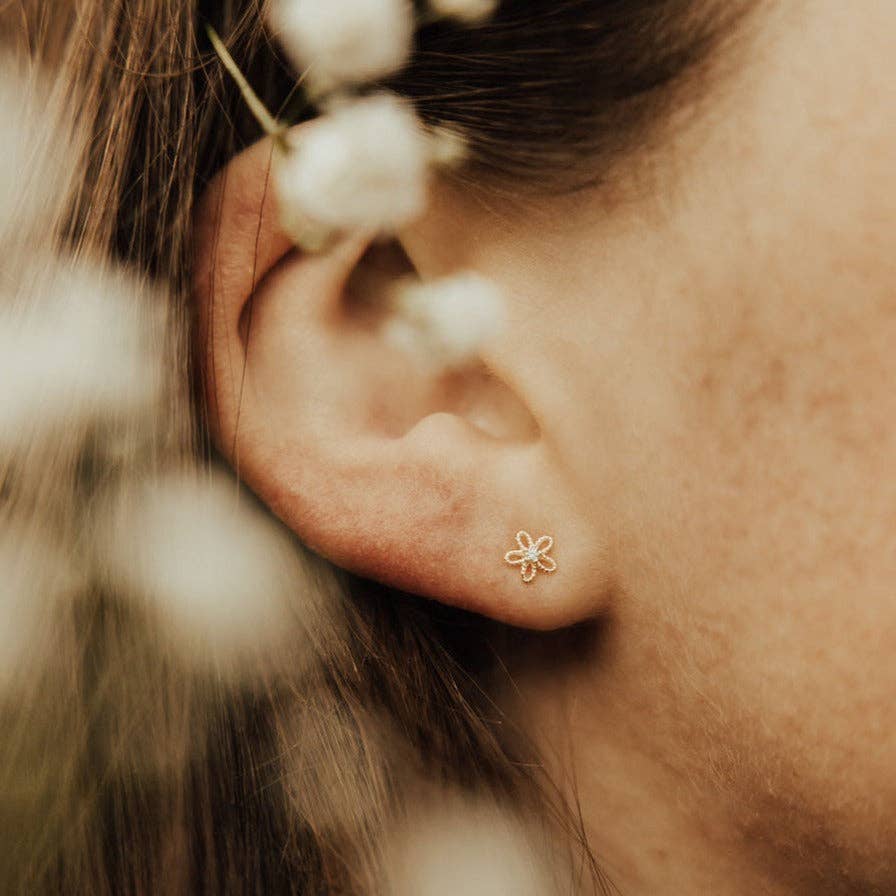 flower stud earrings, gold flower studs, dainty floral earrings, small everyday earrings