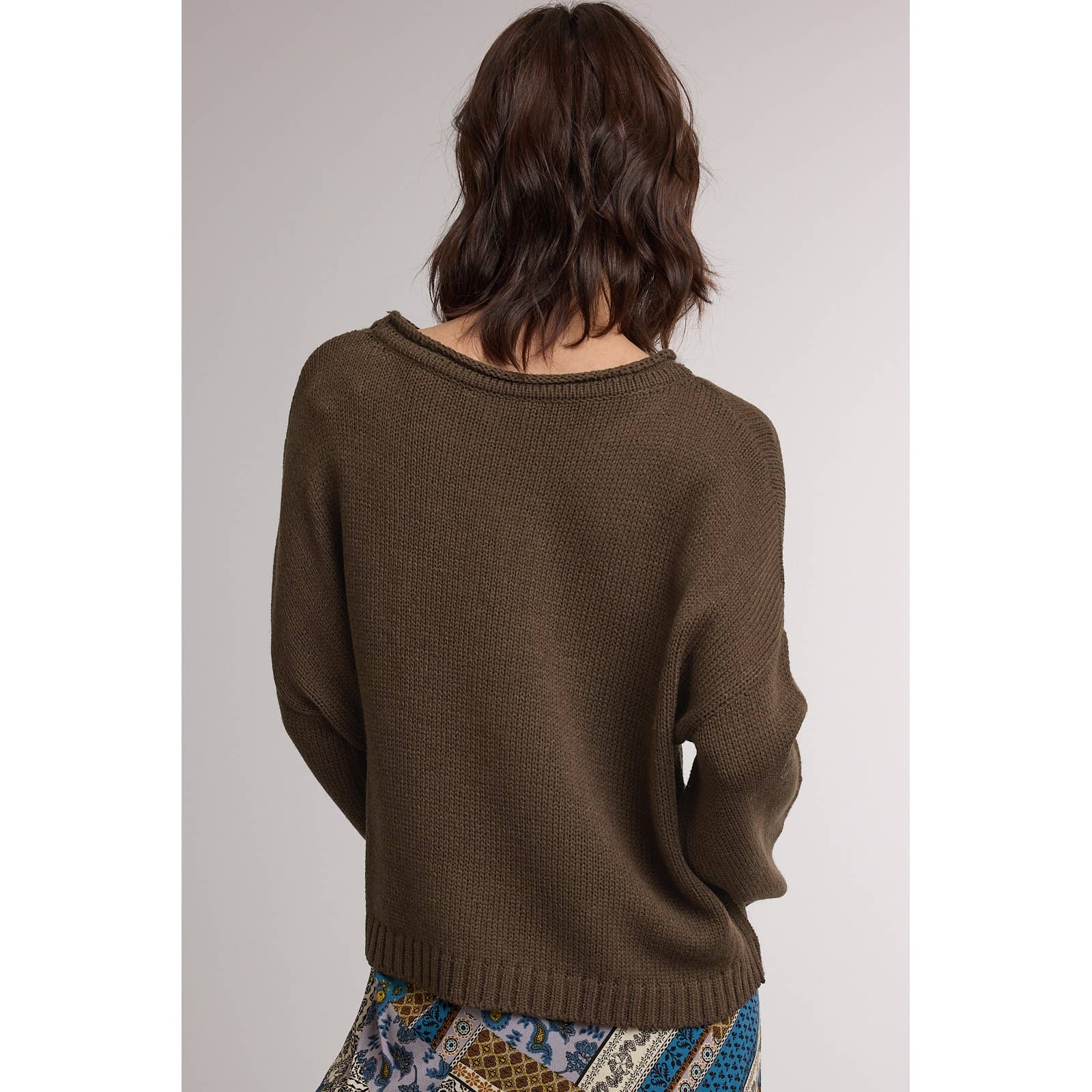 brown oversized sweater, chocolate brown sweater, women’s fall sweater, roll neck sweater, pocket sweater, relaxed fit sweater, oversized knit sweater, brown knit top, casual fall sweater, cozy women’s sweater, western fall clothing