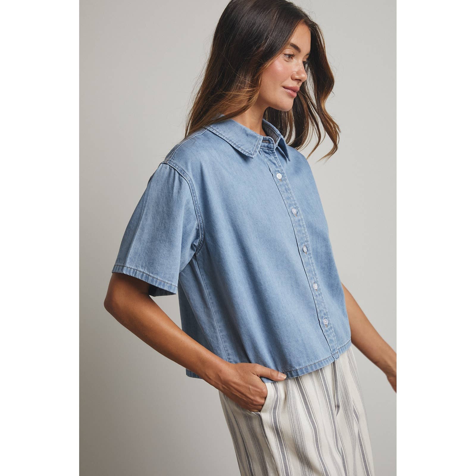 denim button up
boxy denim shirt
lightweight denim shirt
short sleeve denim shirt
denim boxy button up shirt
casual denim shirt
americana aesthetic
fourth of july shirt
easy outfit ideas
fourth of july outfit ideas
boxy loose denim shirt
