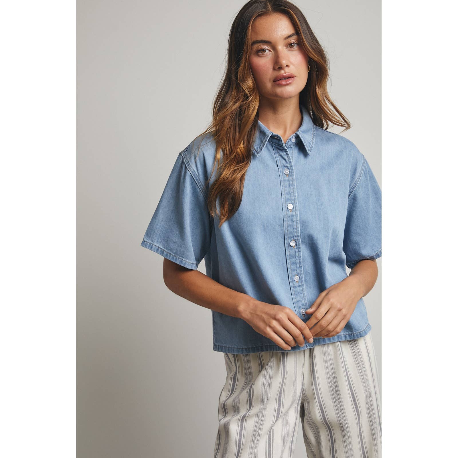 denim button up
boxy denim shirt
lightweight denim shirt
short sleeve denim shirt
denim boxy button up shirt
casual denim shirt
americana aesthetic
fourth of july shirt
easy outfit ideas
fourth of july outfit ideas
boxy loose denim shirt